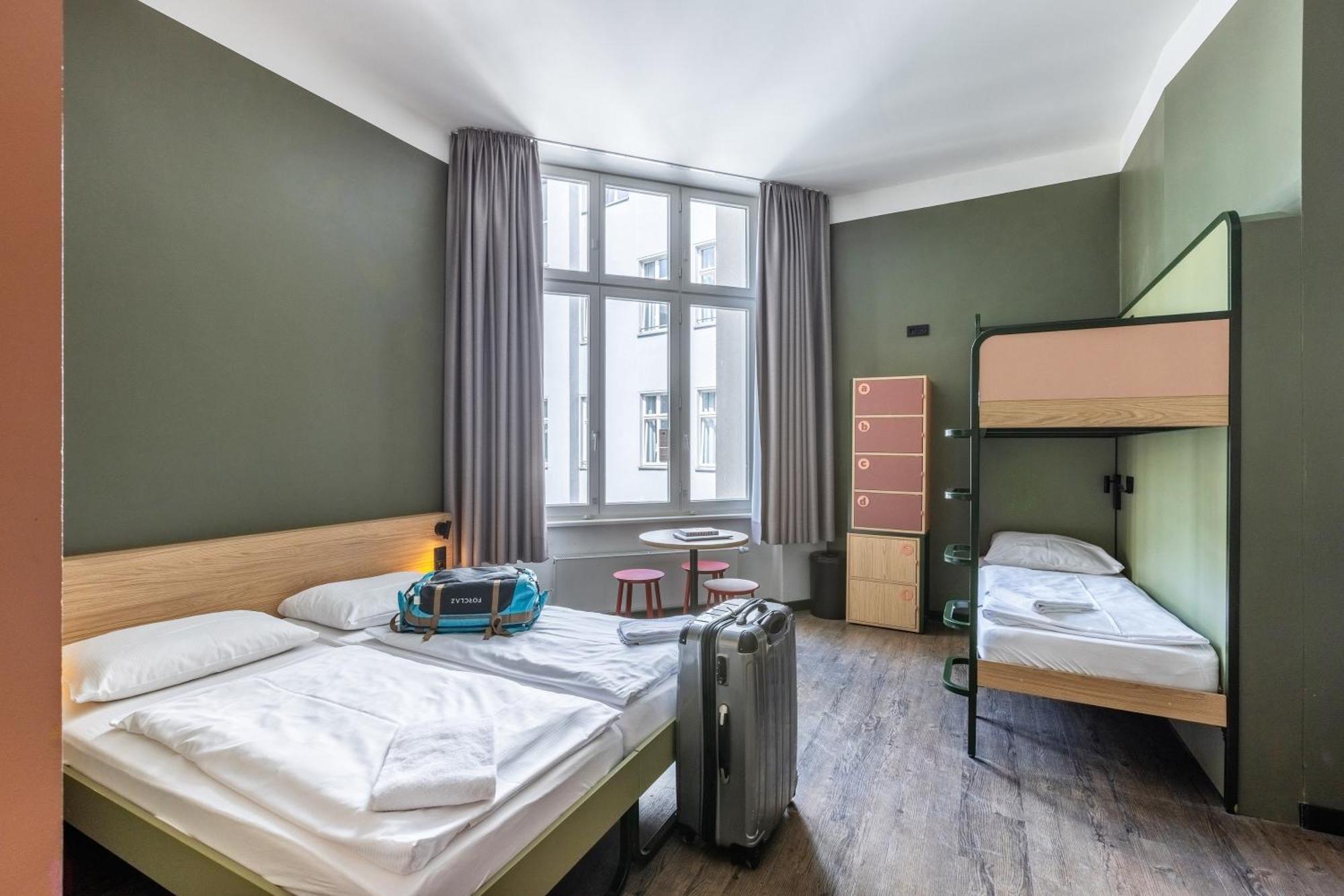 6-Bed Room