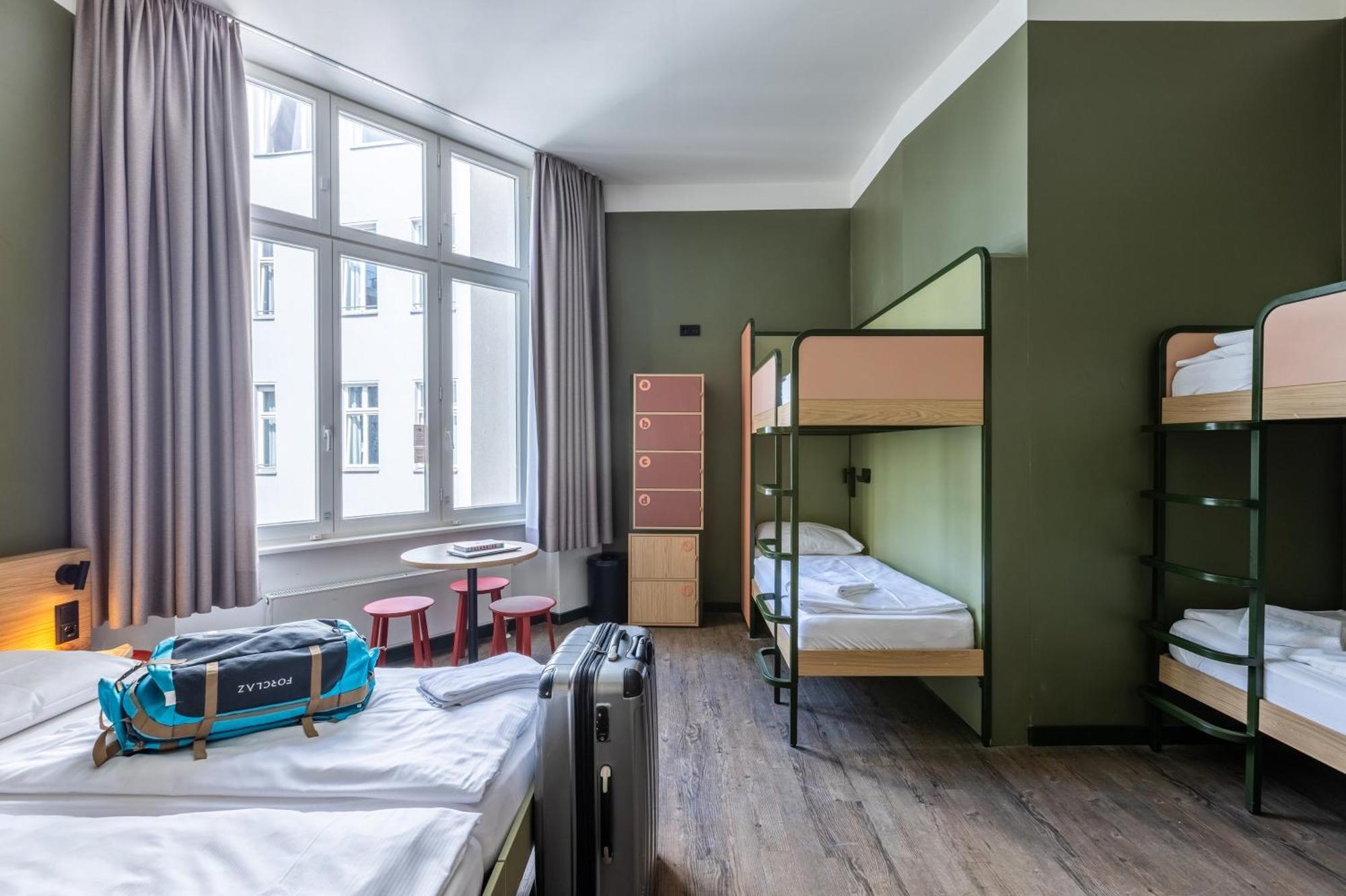 6-Bed Room